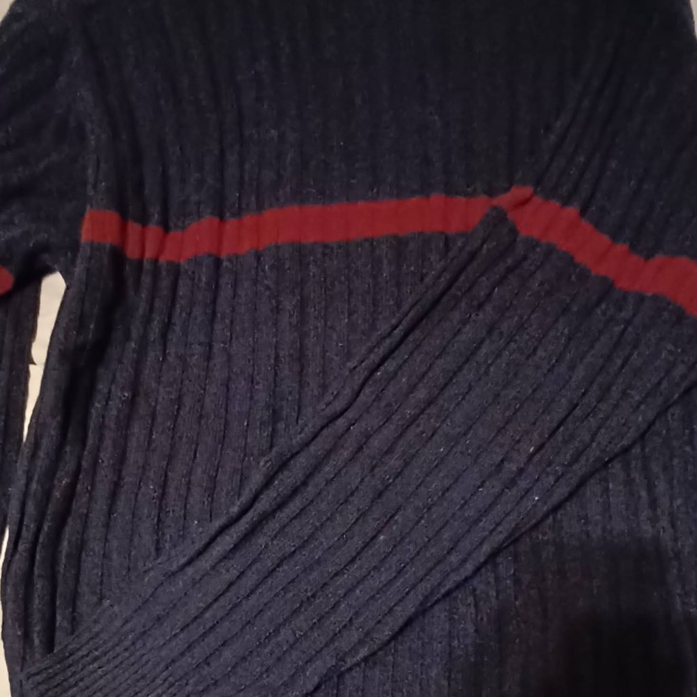 sweaters - Picture 2 of 3